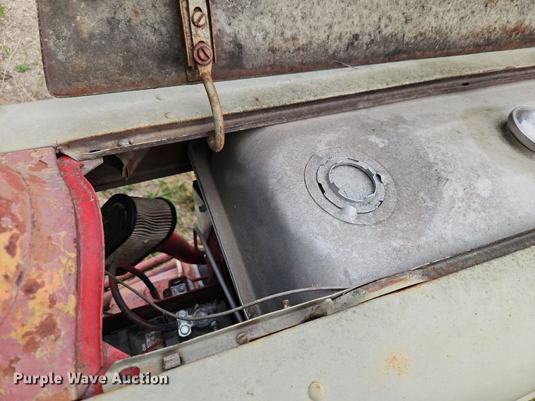 image for item DR8673 Ford tractor