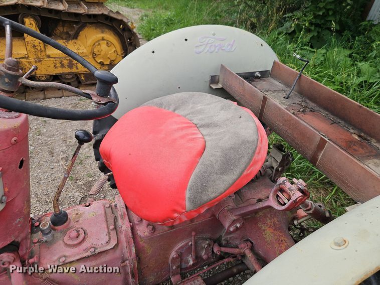 image for item DR8673 Ford tractor