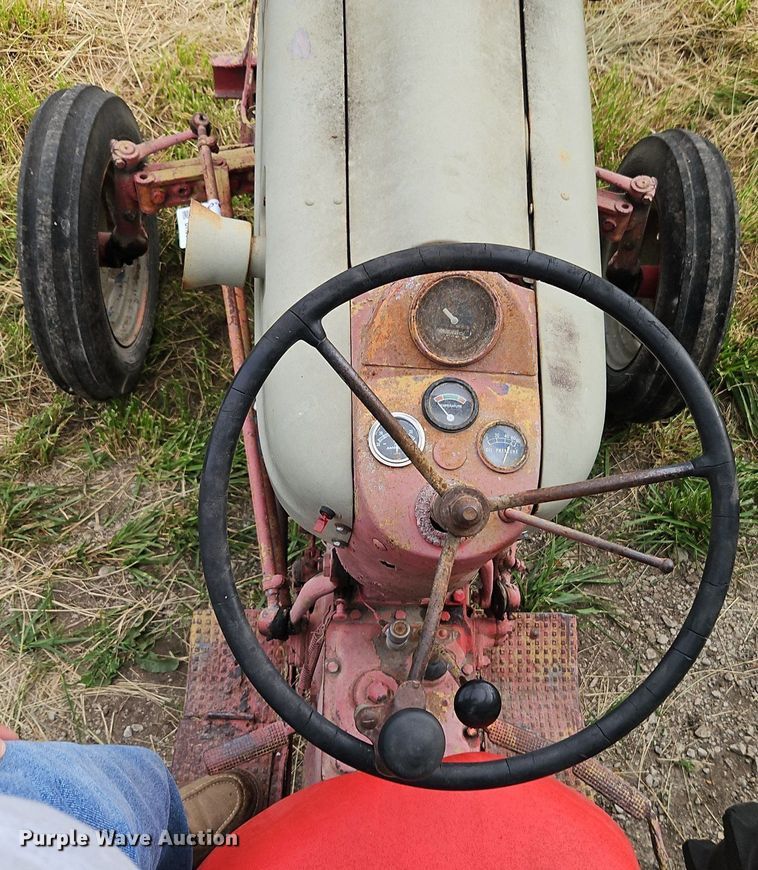 image for item DR8673 Ford tractor