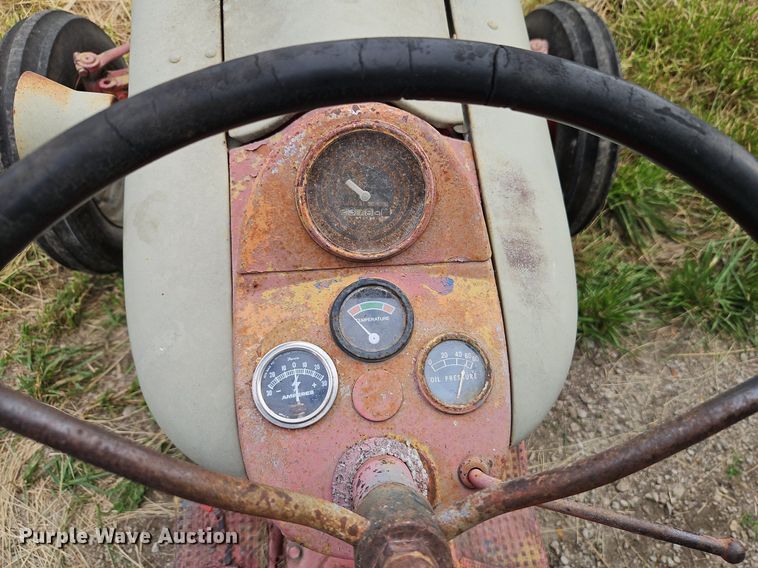 image for item DR8673 Ford tractor