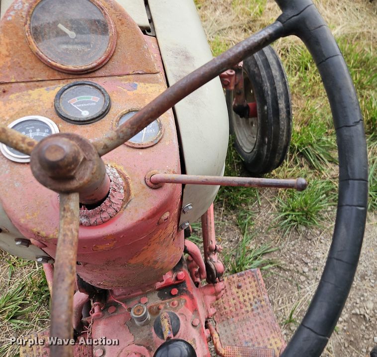 image for item DR8673 Ford tractor