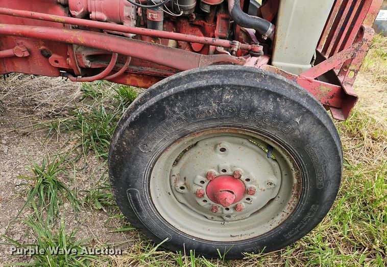 image for item DR8673 Ford tractor