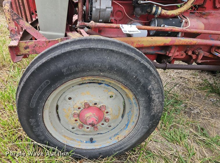 image for item DR8673 Ford tractor