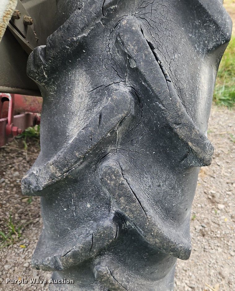 image for item DR8673 Ford tractor