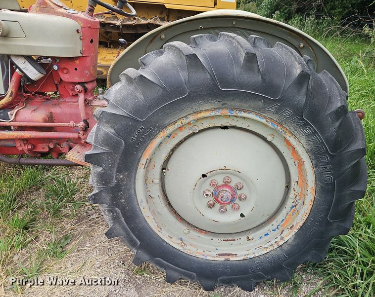 image for item DR8673 Ford tractor