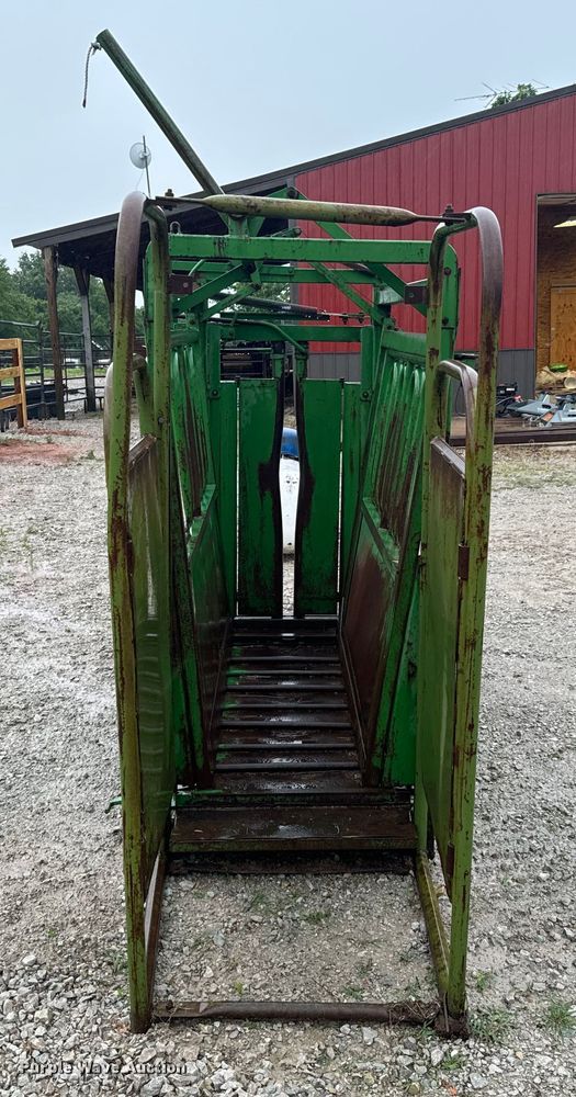 image for item DX0692 Wadler  Automatic Model 103 livestock squeeze chute