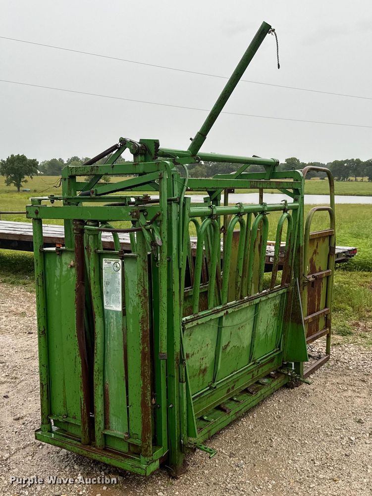 image for item DX0692 Wadler  Automatic Model 103 livestock squeeze chute
