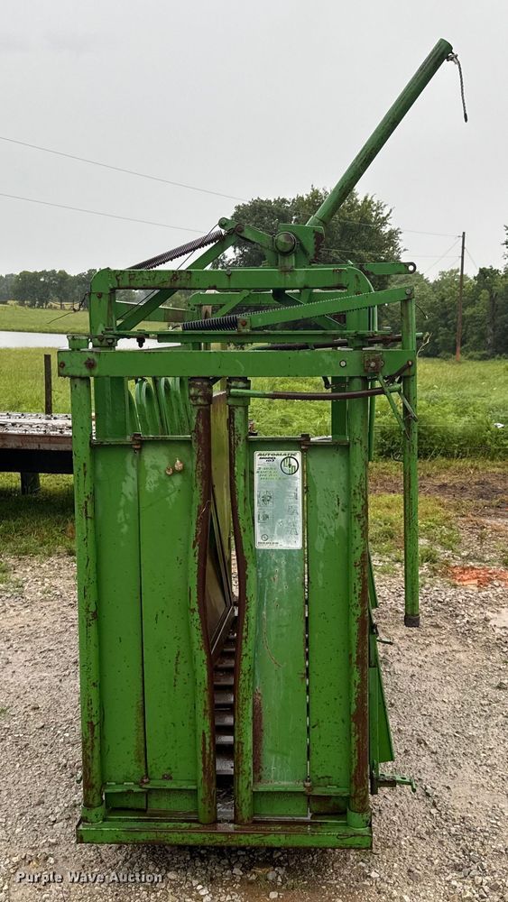 image for item DX0692 Wadler  Automatic Model 103 livestock squeeze chute