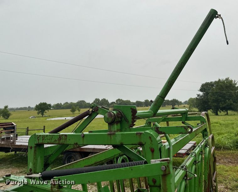 image for item DX0692 Wadler  Automatic Model 103 livestock squeeze chute