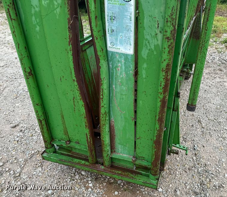 image for item DX0692 Wadler  Automatic Model 103 livestock squeeze chute