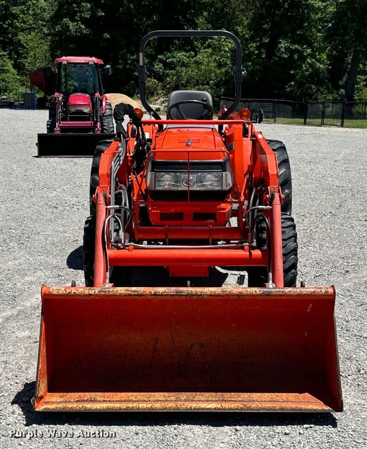 image for item DX0733 Kubota L3010D MFWD tractor