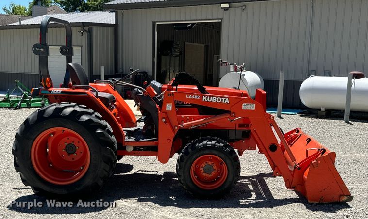 image for item DX0733 Kubota L3010D MFWD tractor
