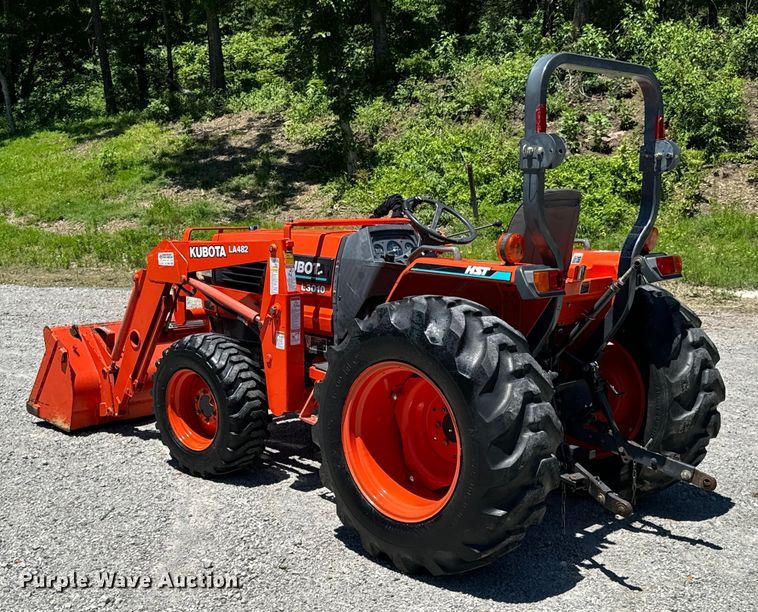 image for item DX0733 Kubota L3010D MFWD tractor