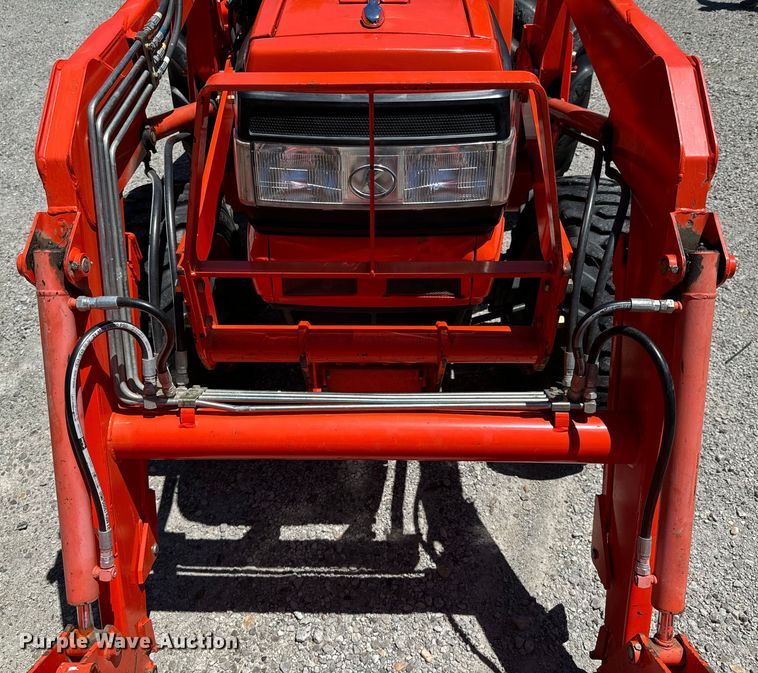 image for item DX0733 Kubota L3010D MFWD tractor