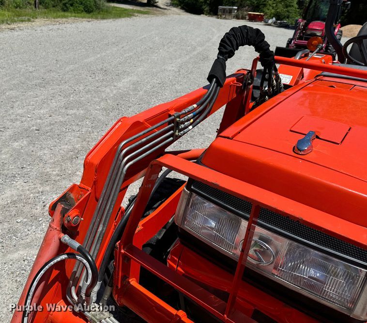 image for item DX0733 Kubota L3010D MFWD tractor