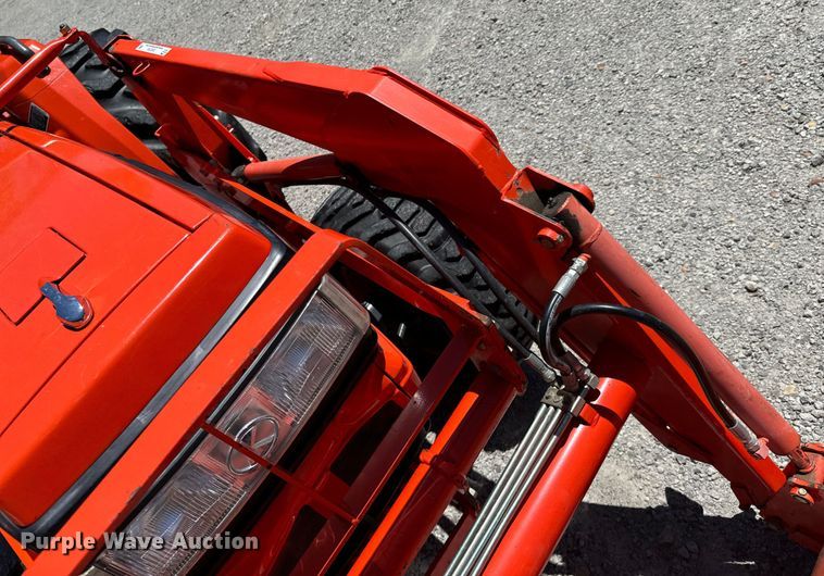 image for item DX0733 Kubota L3010D MFWD tractor