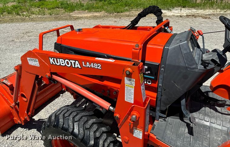 image for item DX0733 Kubota L3010D MFWD tractor