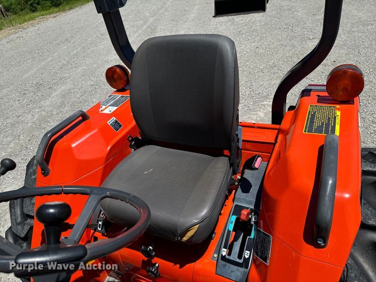 image for item DX0733 Kubota L3010D MFWD tractor