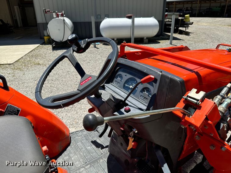 image for item DX0733 Kubota L3010D MFWD tractor