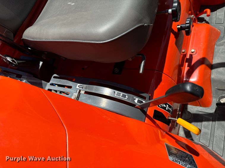 image for item DX0733 Kubota L3010D MFWD tractor