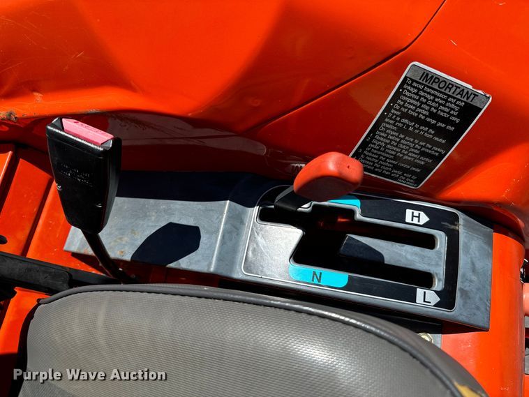 image for item DX0733 Kubota L3010D MFWD tractor