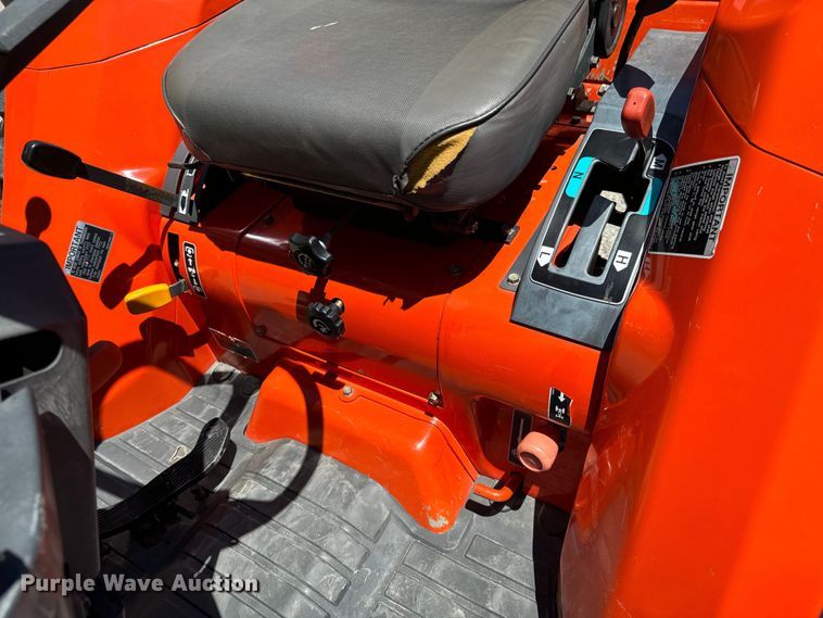 image for item DX0733 Kubota L3010D MFWD tractor