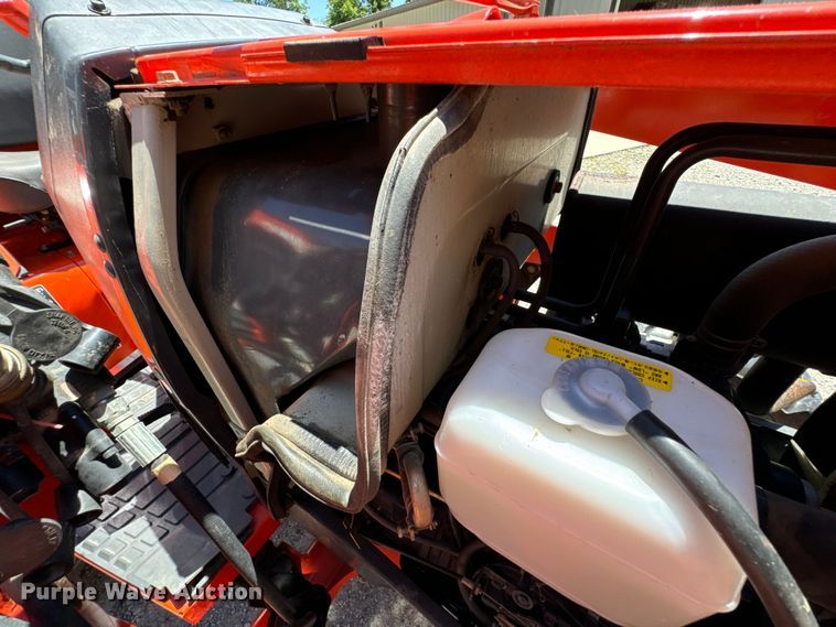 image for item DX0733 Kubota L3010D MFWD tractor