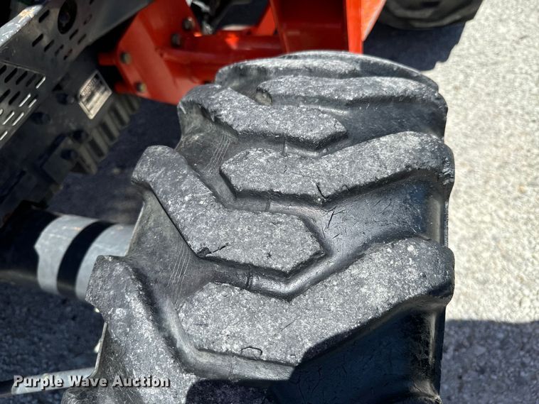 image for item DX0733 Kubota L3010D MFWD tractor