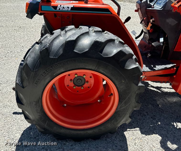 image for item DX0733 Kubota L3010D MFWD tractor