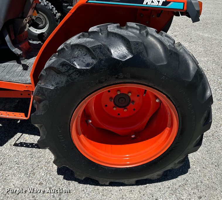 image for item DX0733 Kubota L3010D MFWD tractor