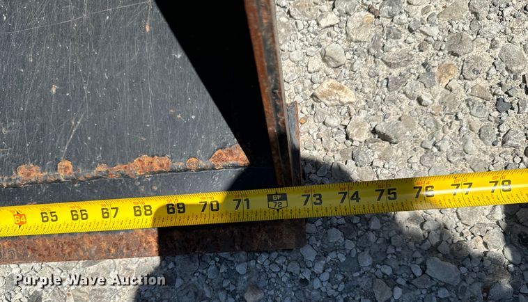 image for item DX0734 2012 Mahindra 5010 tractor