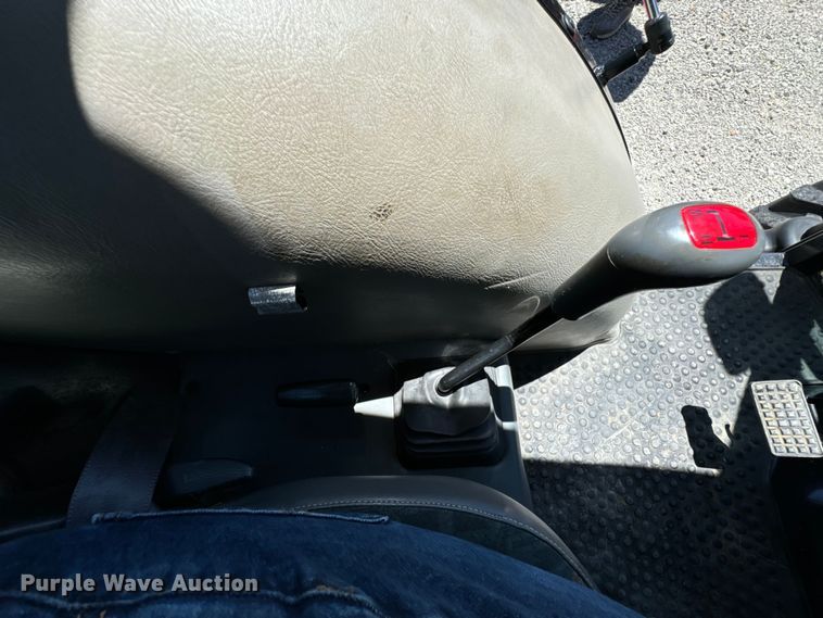 image for item DX0734 2012 Mahindra 5010 tractor