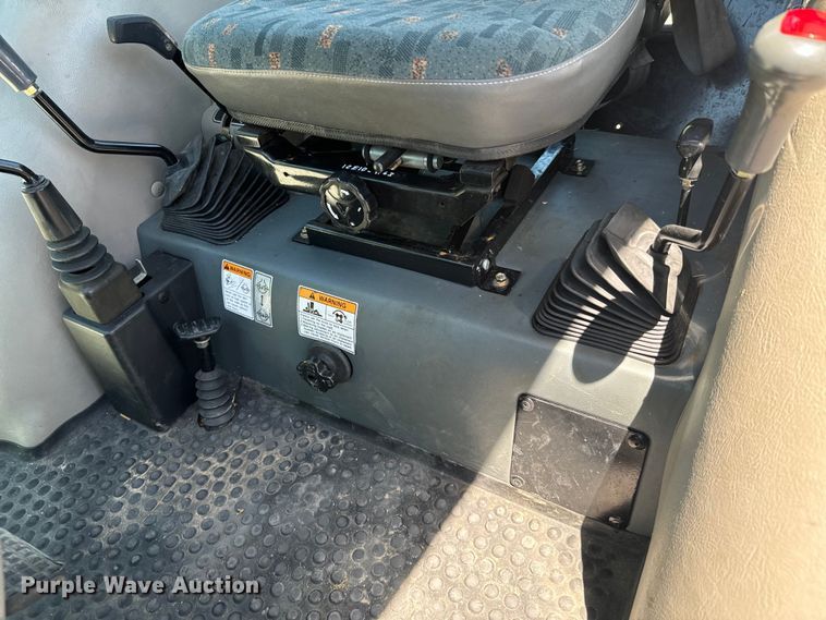 image for item DX0734 2012 Mahindra 5010 tractor