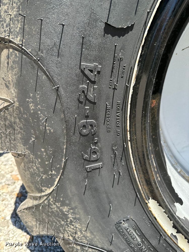 image for item DX0734 2012 Mahindra 5010 tractor