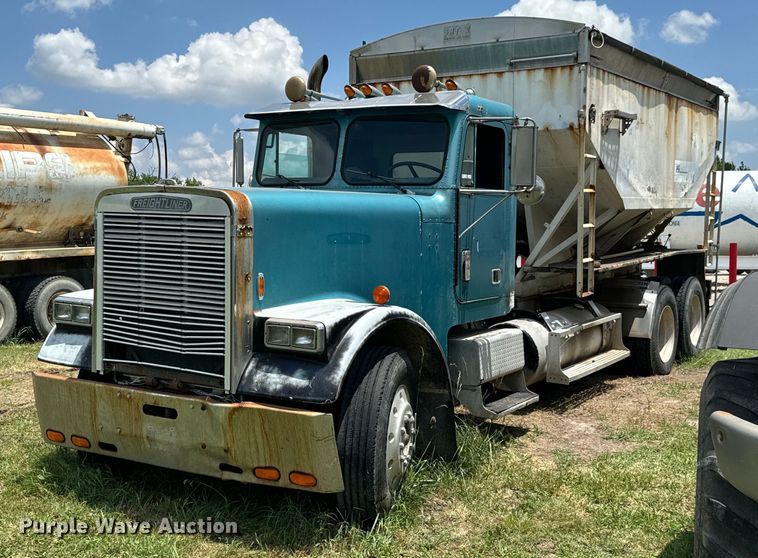 image for item DX0769 1986 Freightliner FLC feed delivery truck