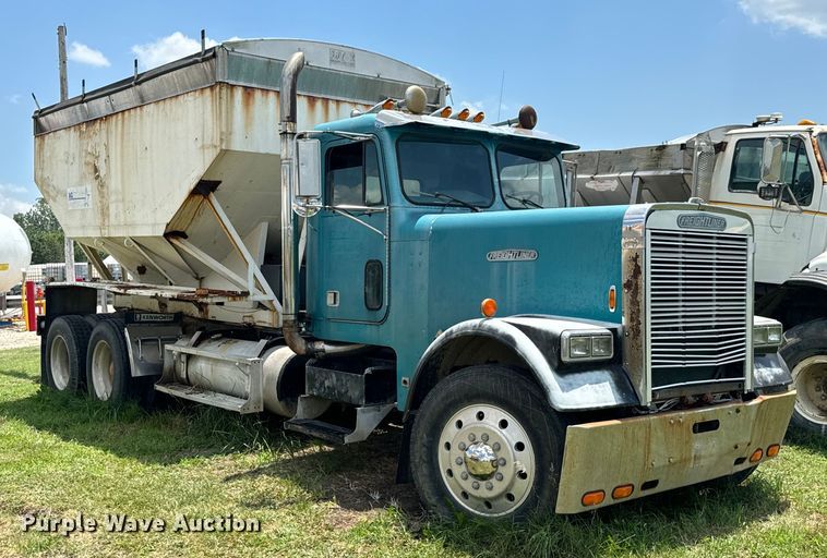 image for item DX0769 1986 Freightliner FLC feed delivery truck
