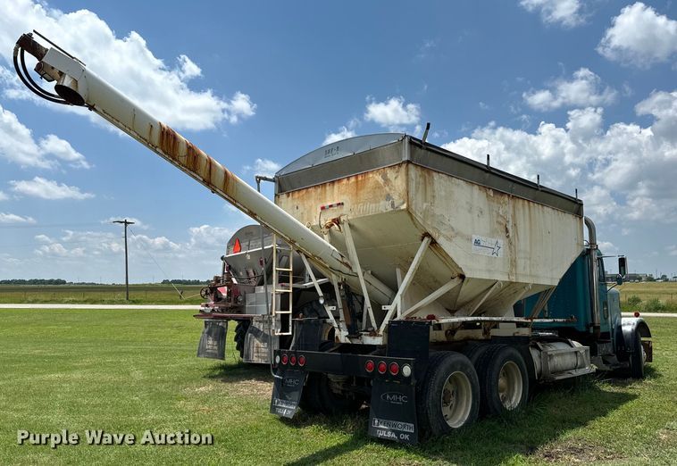 image for item DX0769 1986 Freightliner FLC feed delivery truck