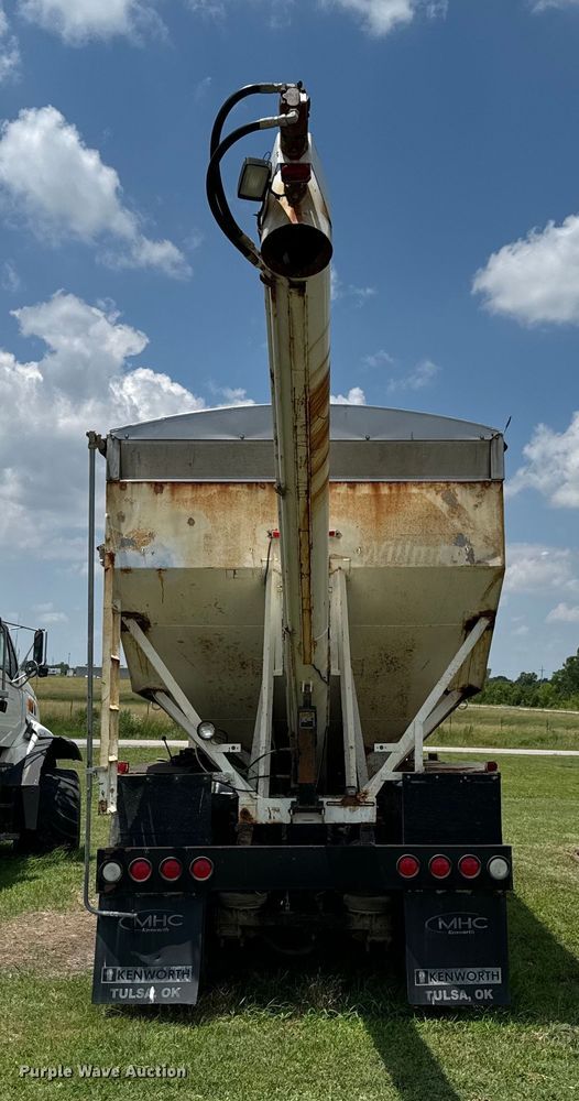 image for item DX0769 1986 Freightliner FLC feed delivery truck