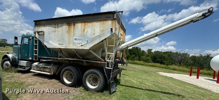 image for item DX0769 1986 Freightliner FLC feed delivery truck