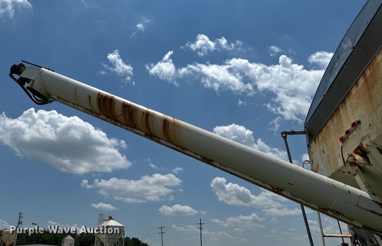 image for item DX0769 1986 Freightliner FLC feed delivery truck