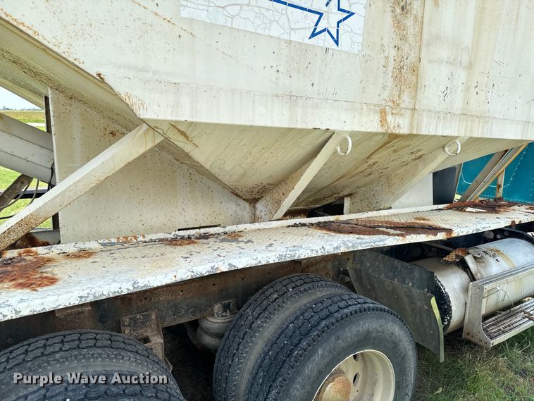 image for item DX0769 1986 Freightliner FLC feed delivery truck