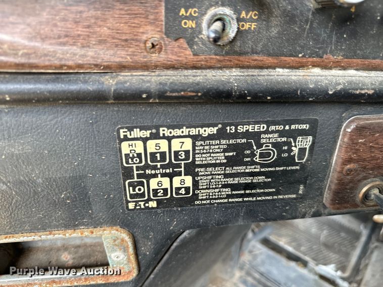 image for item DX0769 1986 Freightliner FLC feed delivery truck