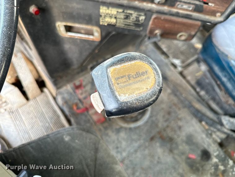 image for item DX0769 1986 Freightliner FLC feed delivery truck