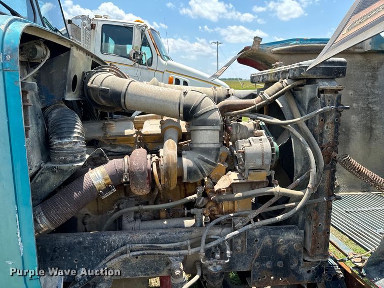 image for item DX0769 1986 Freightliner FLC feed delivery truck