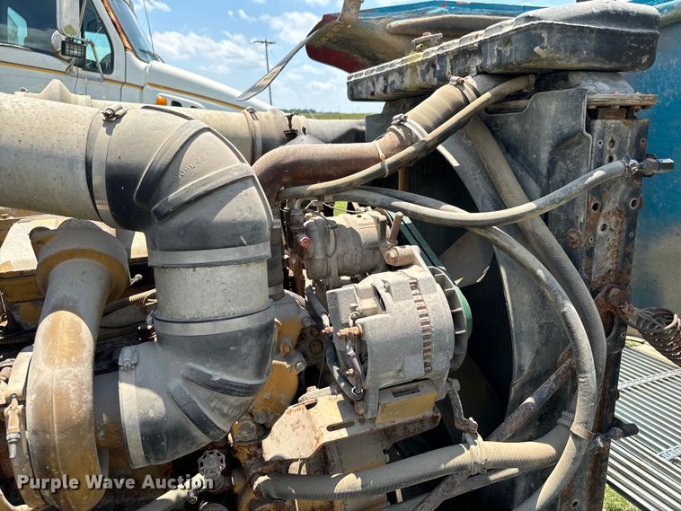 image for item DX0769 1986 Freightliner FLC feed delivery truck