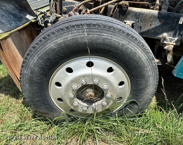 image for item DX0769 1986 Freightliner FLC feed delivery truck