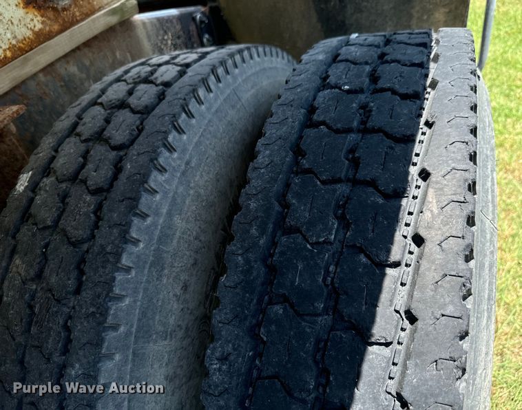 image for item DX0769 1986 Freightliner FLC feed delivery truck