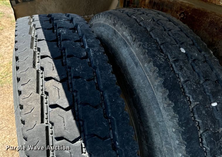 image for item DX0769 1986 Freightliner FLC feed delivery truck