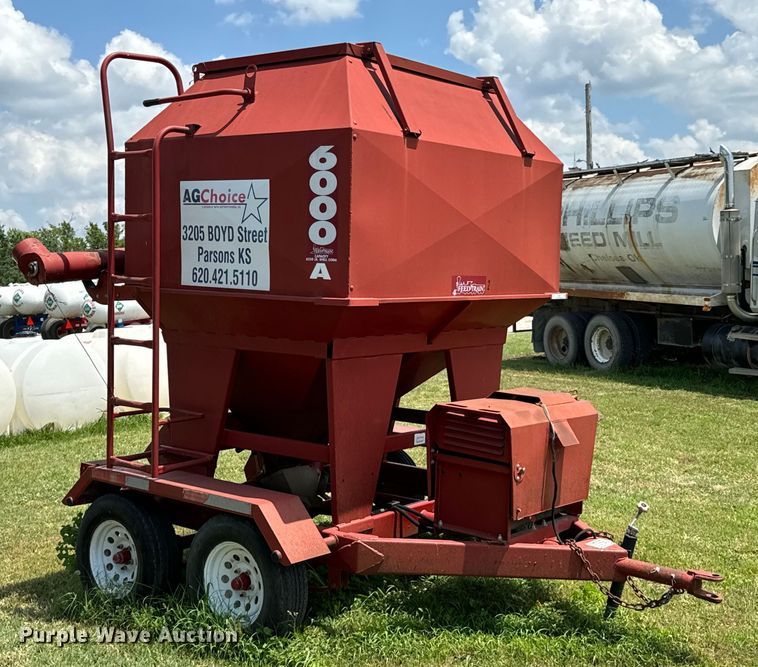 image for item DX0771 Feed Train 6000A seed tender