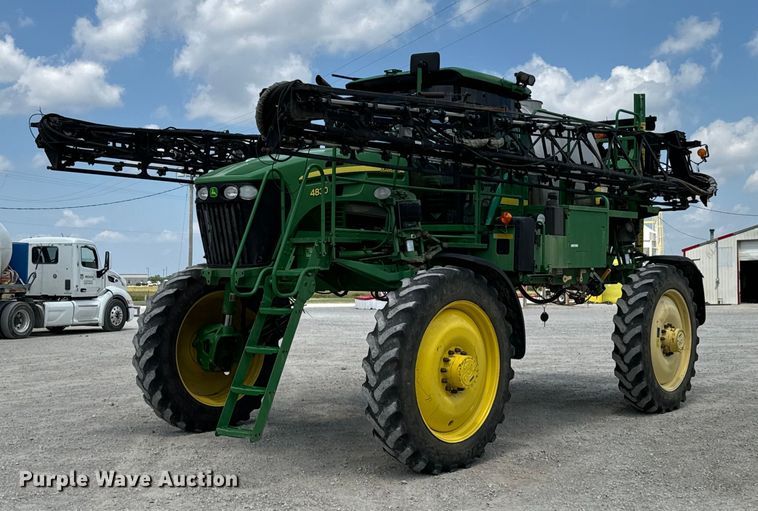 image for item DX0772 2009 John Deere 4830 sprayer